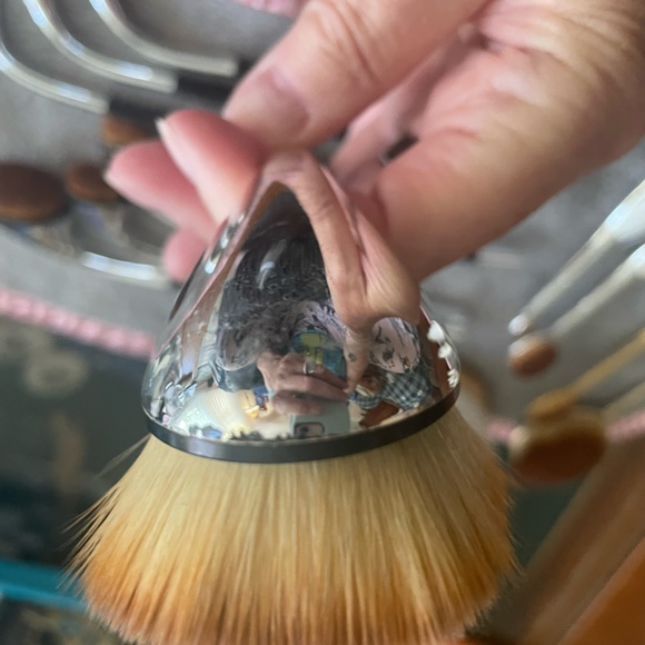 SOLD—Artis Fluenta/Elite brush lot - Picture 7 of 8